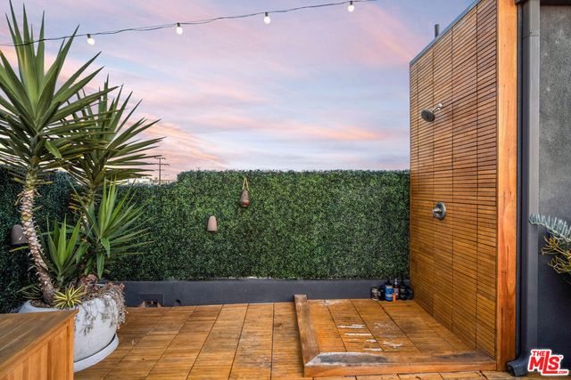 2515 Lincoln Boulevard, Venice, CA 90291