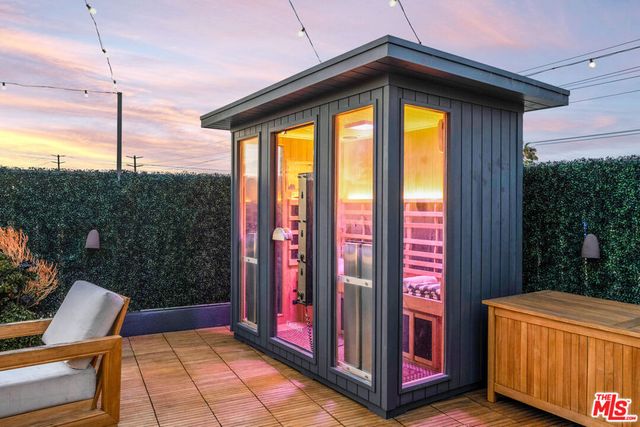 2515 Lincoln Boulevard, Venice, CA 90291