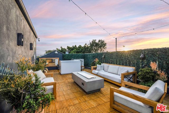 2515 Lincoln Boulevard, Venice, CA 90291