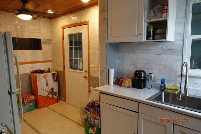 19200 Blackmoor Street, Detroit, MI 48234