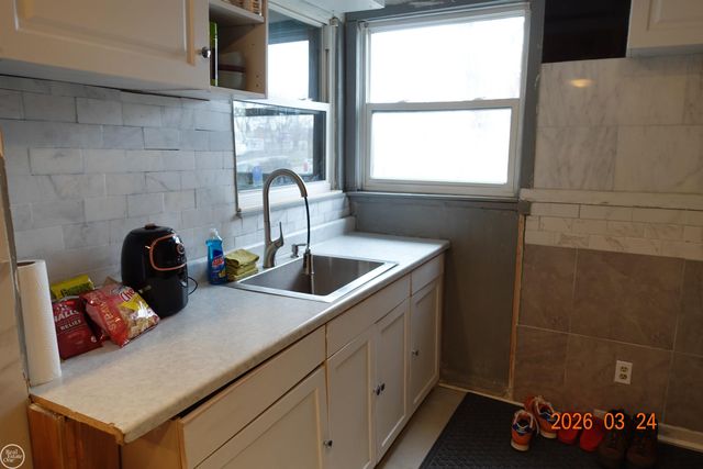 19200 Blackmoor Street, Detroit, MI 48234