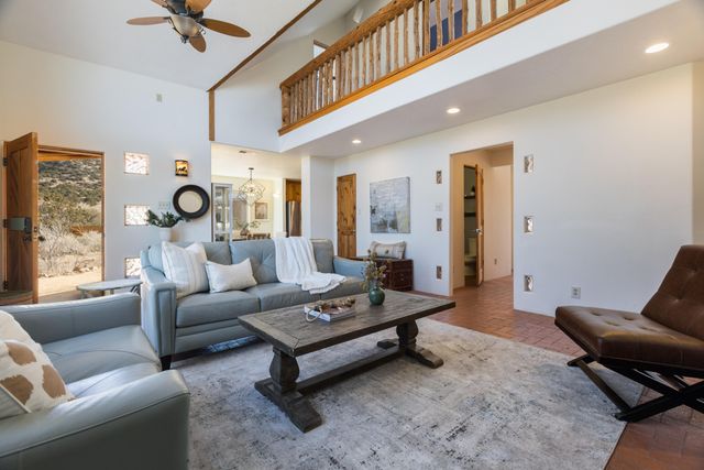 4 Camino Mesteno, Placitas, NM 87043