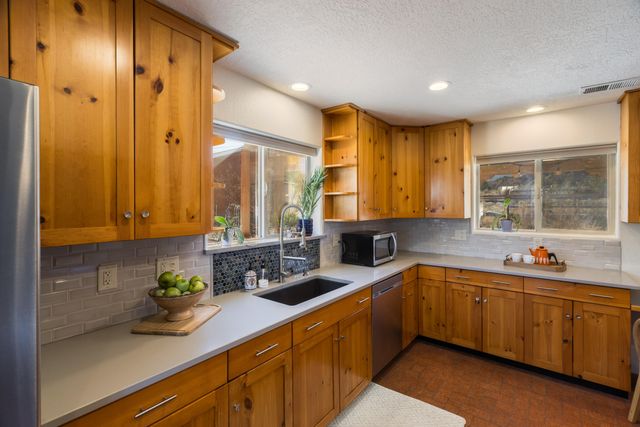 4 Camino Mesteno, Placitas, NM 87043