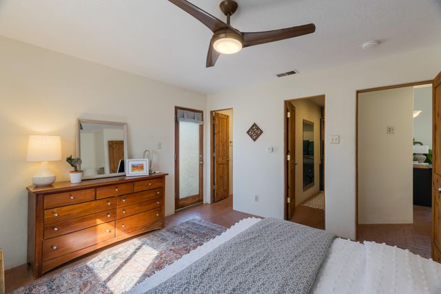 4 Camino Mesteno, Placitas, NM 87043