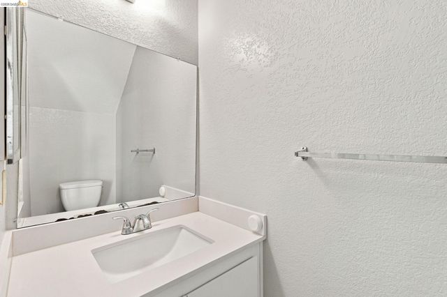 205 Del Valle Cir, El Sobrante, CA 94803