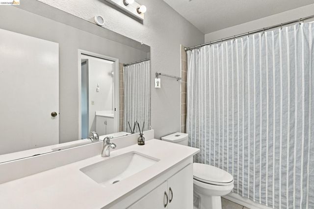 205 Del Valle Cir, El Sobrante, CA 94803