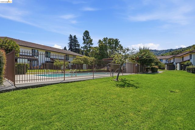 205 Del Valle Cir, El Sobrante, CA 94803