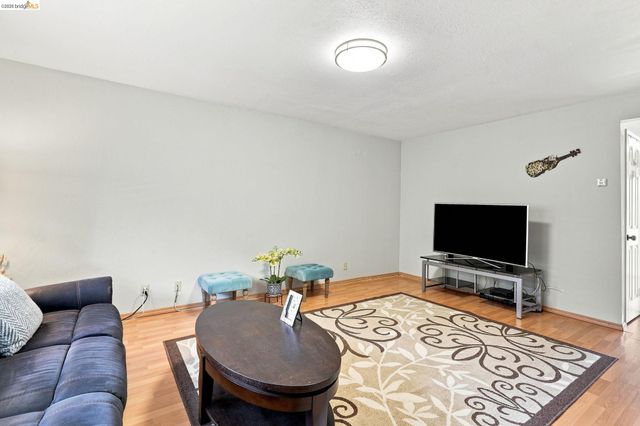 205 Del Valle Cir, El Sobrante, CA 94803
