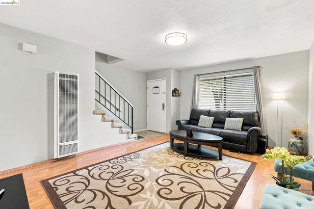 205 Del Valle Cir, El Sobrante, CA 94803
