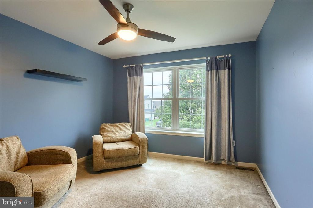 16 BLACKBERRY LN, Palmyra, PA 17078
