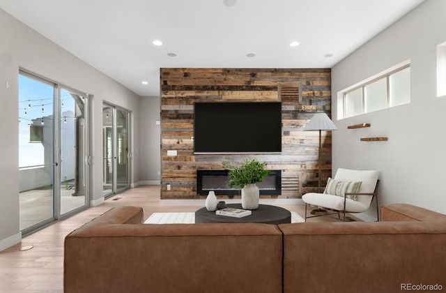 15525 W La Salle Avenue, Lakewood, CO 80228