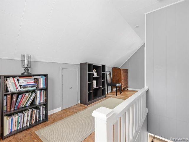 142 S Tilden Avenue, Waterford, MI 48328