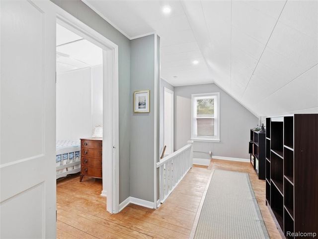 142 S Tilden Avenue, Waterford, MI 48328