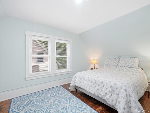 142 S Tilden Avenue, Waterford, MI 48328