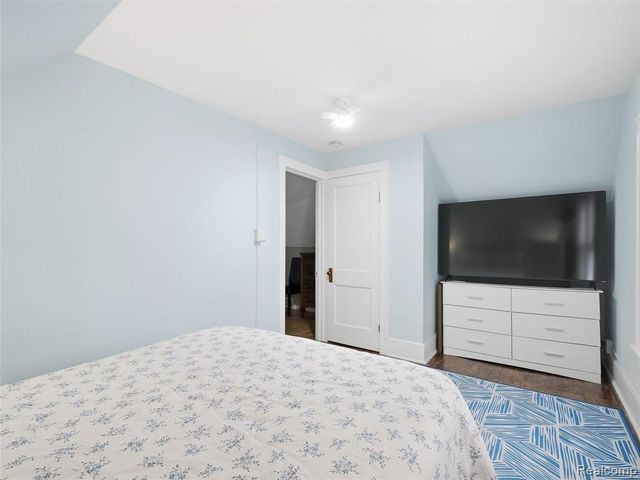 142 S Tilden Avenue, Waterford, MI 48328
