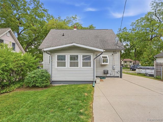 142 S Tilden Avenue, Waterford, MI 48328