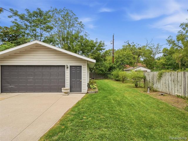 142 S Tilden Avenue, Waterford, MI 48328