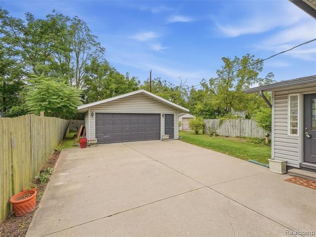 142 S Tilden Avenue, Waterford, MI 48328