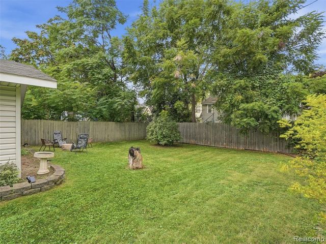 142 S Tilden Avenue, Waterford, MI 48328