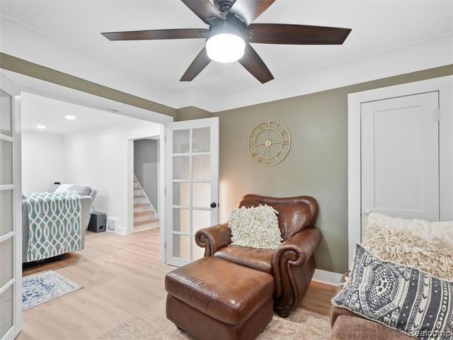 142 S Tilden Avenue, Waterford, MI 48328