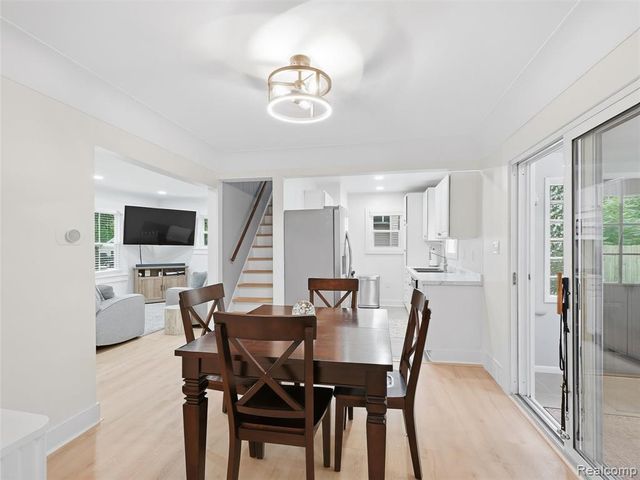 142 S Tilden Avenue, Waterford, MI 48328