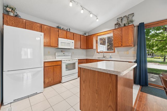 6 Oak Road B, Circle Pines, MN 55014