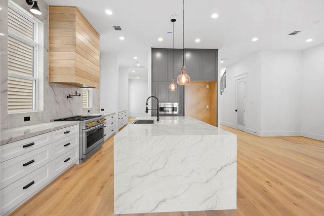 1520 Nicholson Street, Houston, TX 77008