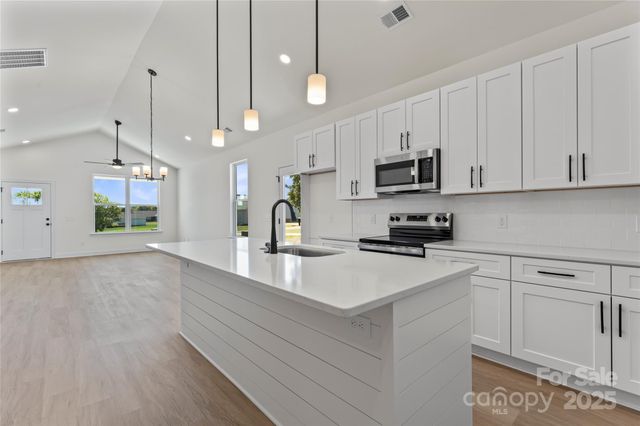 113 E Edinburgh Court, Statesville, NC 28625