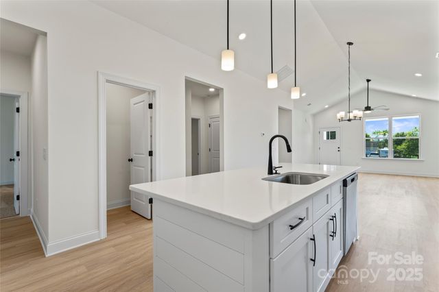 113 E Edinburgh Court, Statesville, NC 28625