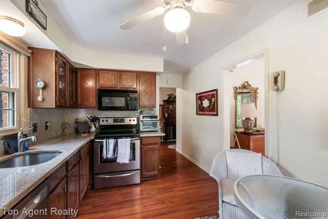 1200 Trailwood Path, Bloomfield Hills, MI 48301