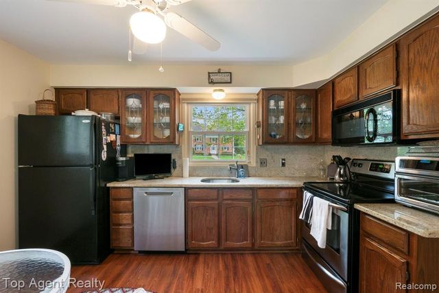 1200 Trailwood Path, Bloomfield Hills, MI 48301