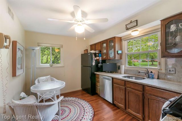 1200 Trailwood Path, Bloomfield Hills, MI 48301