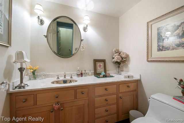 1200 Trailwood Path, Bloomfield Hills, MI 48301