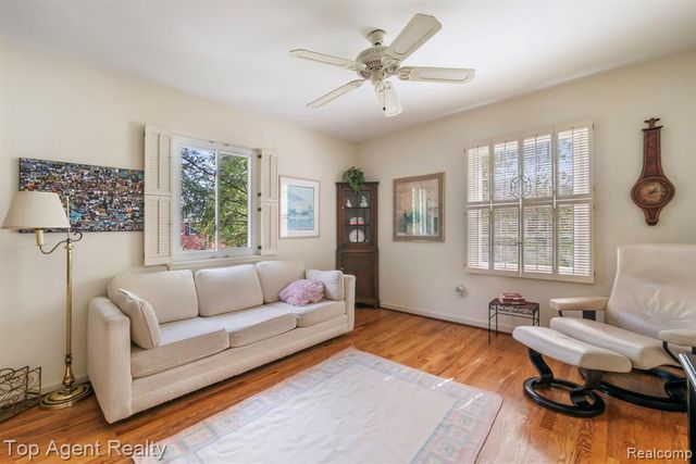 1200 Trailwood Path, Bloomfield Hills, MI 48301