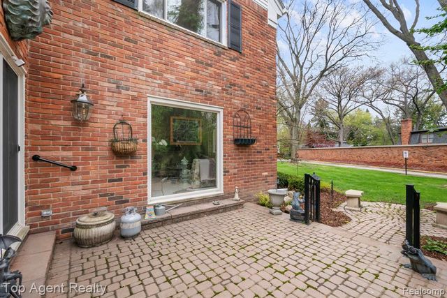 1200 Trailwood Path, Bloomfield Hills, MI 48301