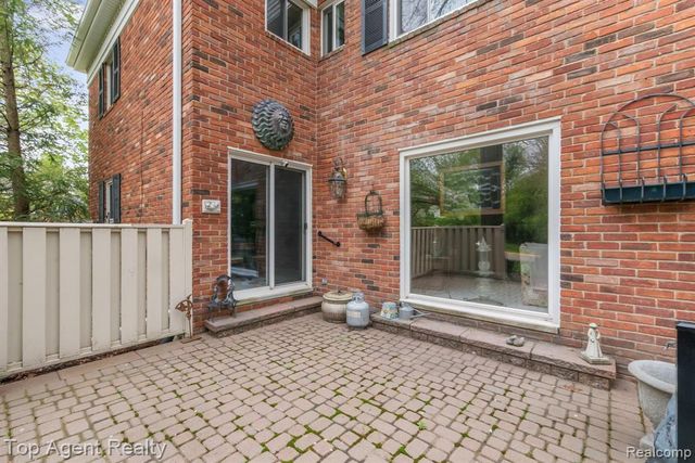 1200 Trailwood Path, Bloomfield Hills, MI 48301