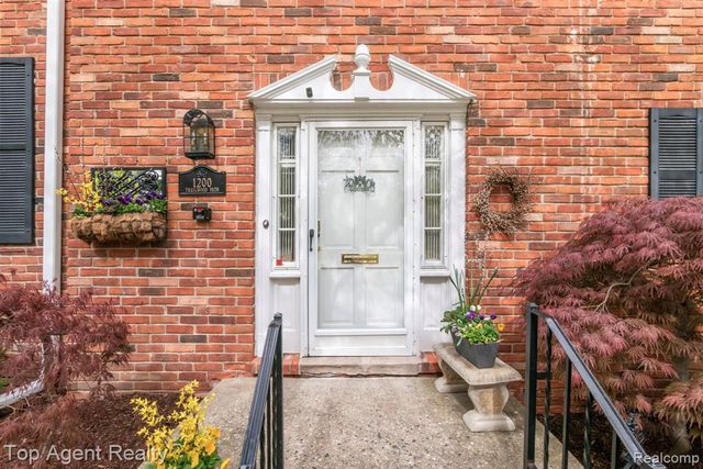 1200 Trailwood Path, Bloomfield Hills, MI 48301