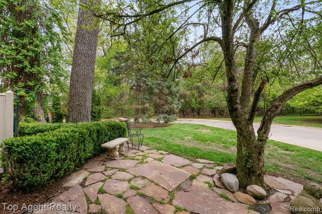 1200 Trailwood Path, Bloomfield Hills, MI 48301