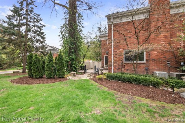 1200 Trailwood Path, Bloomfield Hills, MI 48301
