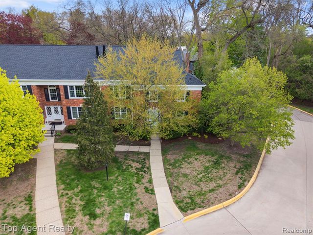 1200 Trailwood Path, Bloomfield Hills, MI 48301