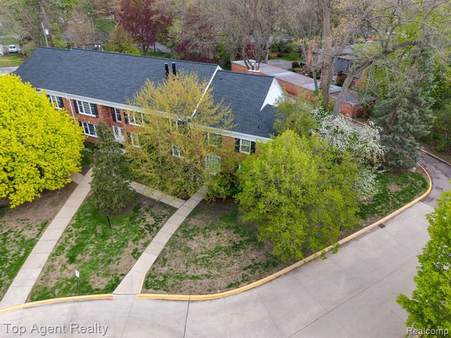 1200 Trailwood Path, Bloomfield Hills, MI 48301