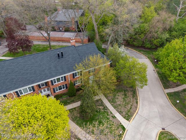 1200 Trailwood Path, Bloomfield Hills, MI 48301
