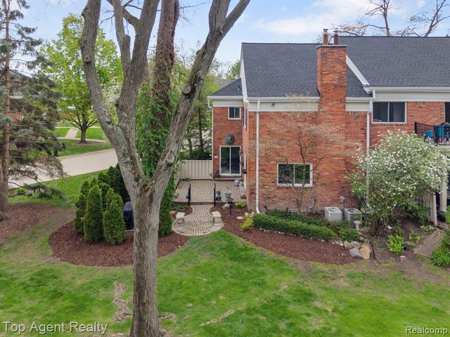 1200 Trailwood Path, Bloomfield Hills, MI 48301