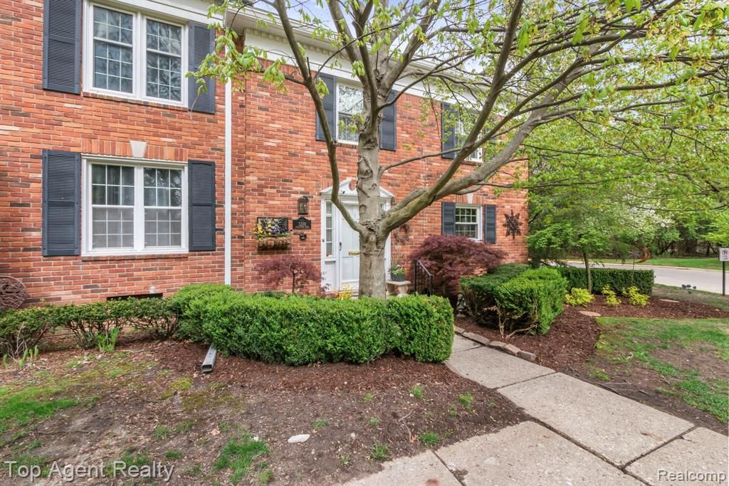 1200 Trailwood Path, Bloomfield Hills, MI 48301