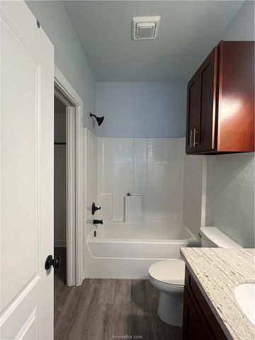 2126 Crescent Pointe Parkway, College Station, TX 77845
