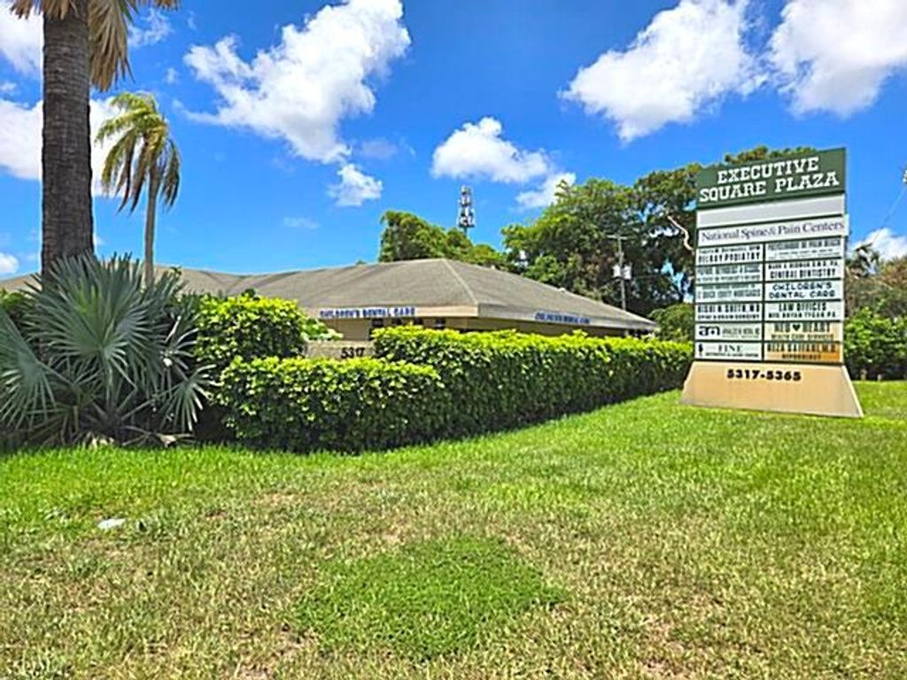 Image 2 of property listing at 5317 W Atlantic Avenue 104, Delray Beach, FL 33484