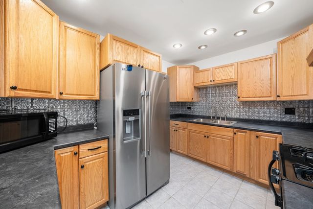 7052 41st Street, Berwyn, IL 60402