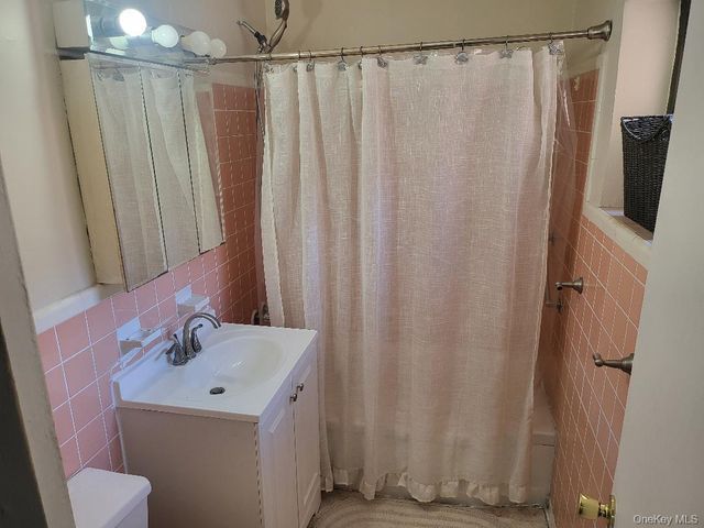 87-50 204 Street B46, Hollis, NY 11423