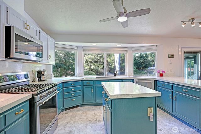 2976 Janet Avenue, Camano Island, WA 98282