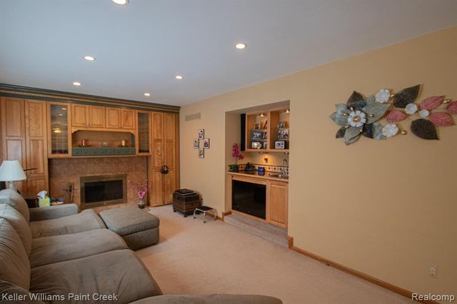 19170 Dawnshire Drive, Brownstown, MI 48193